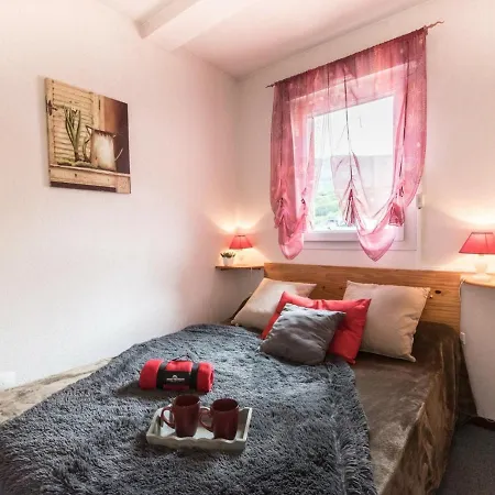 شقة Ensoleille A Saint-lary Pour 4 Personnes Avec Wifi - Fr-1-296-195